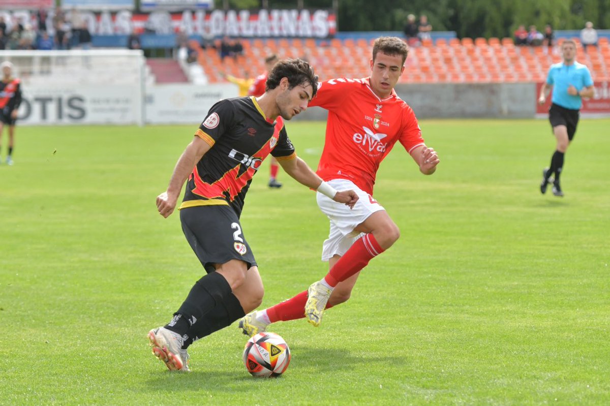 Min. 25/ Buenos minutos de los nuestros, presentes en campo rival, que buscan el primero de la mañana (0-0) #AlcaláRayoB