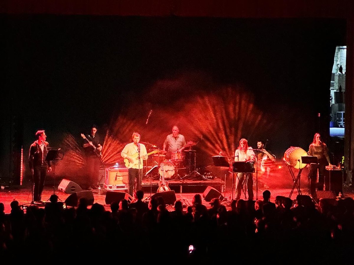 LibbyPlummer's tweet image. Another magical show from @JohnnyFlynnHQ @RobGMacfarlane &amp;amp; The River Band (in which Robert has finally been promoted to 2nd tambourine).