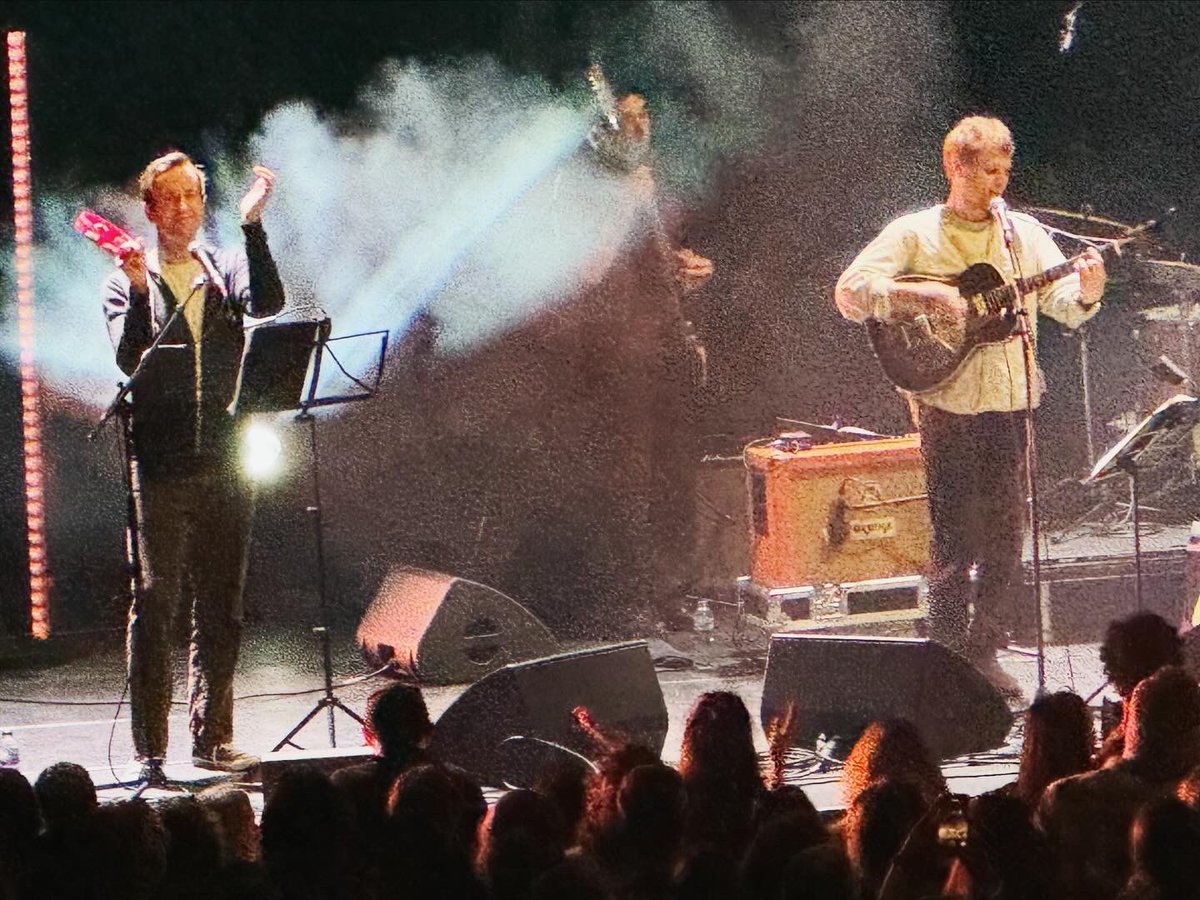 LibbyPlummer's tweet image. Another magical show from @JohnnyFlynnHQ @RobGMacfarlane &amp;amp; The River Band (in which Robert has finally been promoted to 2nd tambourine).