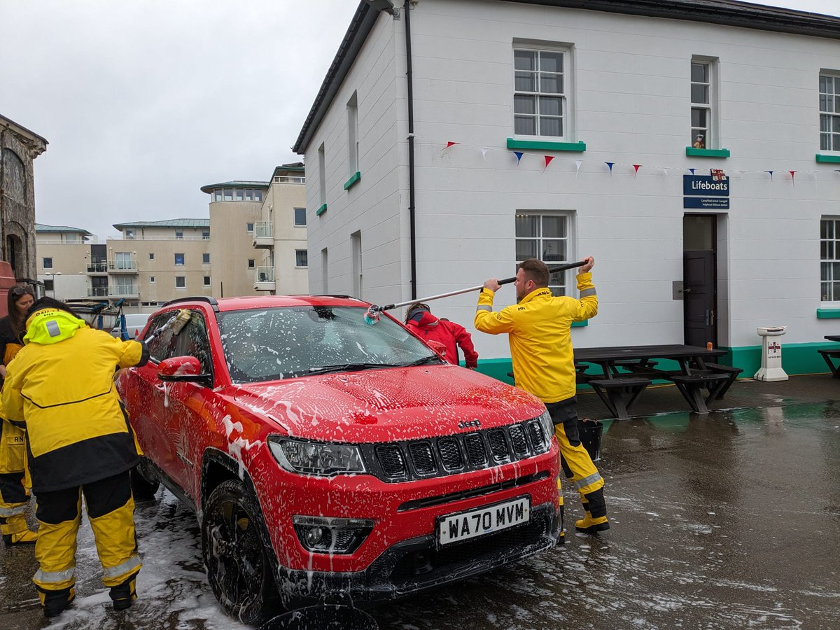 Thanks to everyone who came down to our car wash fundraiser yesterday! Despite the weather, we washed 95 cars/vans (including a horse box 🐴 & two @NWPolice vehicles 🚔) and raised £100's for the @RNLI Mayday campaign (exact total still to be determined). Diolch yn fawr iawn! 👏