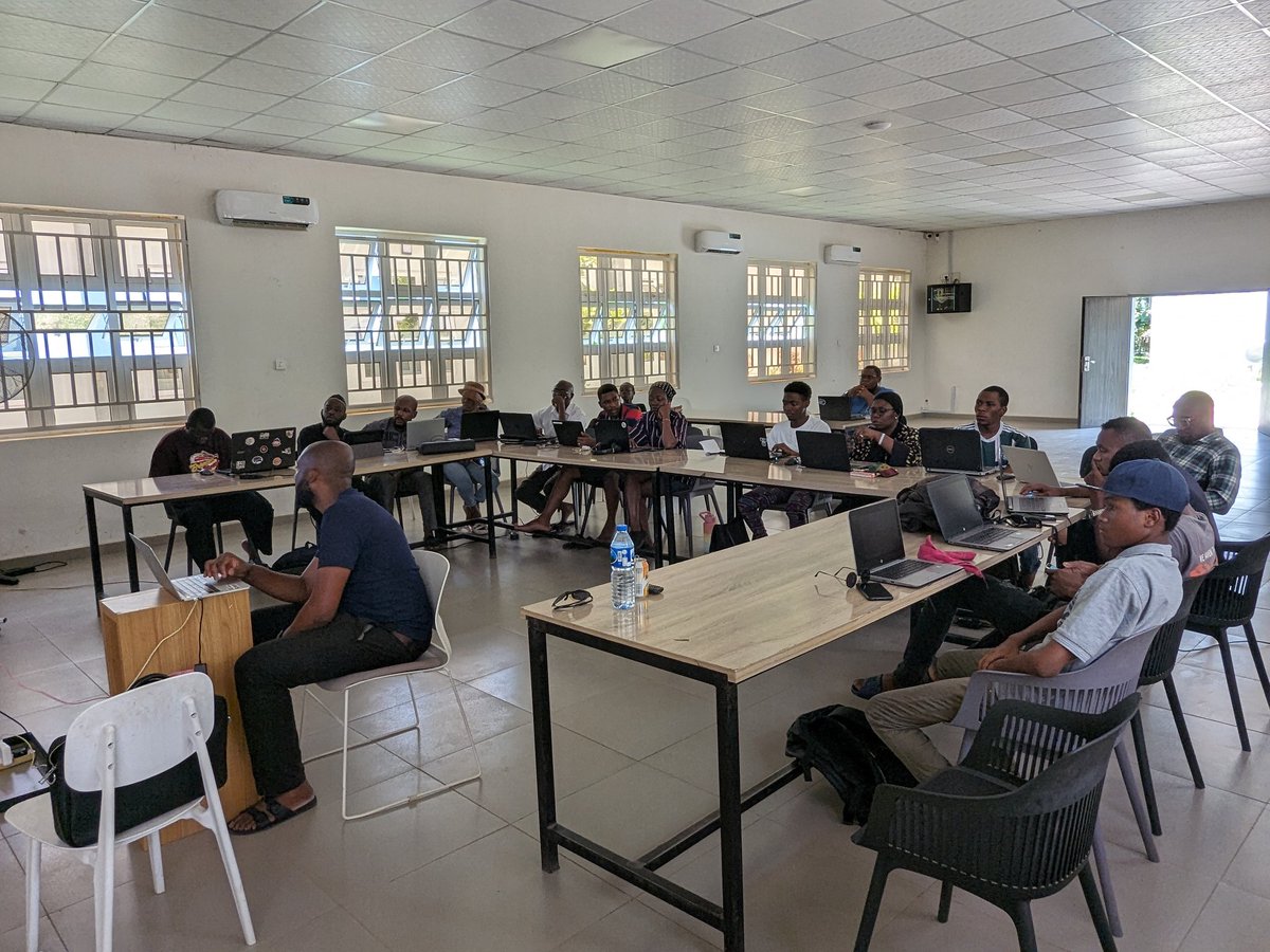 What an enlightening session at #TableauSaturdays yesterday with our host <a href="/iPablo26/">Peter 'Pablo' Okwukogu</a> 📊✨

Big thanks to all who joined us to dive deep into data visualization. Your enthusiasm made this event a success.

We can't wait to see you all next Saturday

#DataViz #KadunaTechCity #CoLab