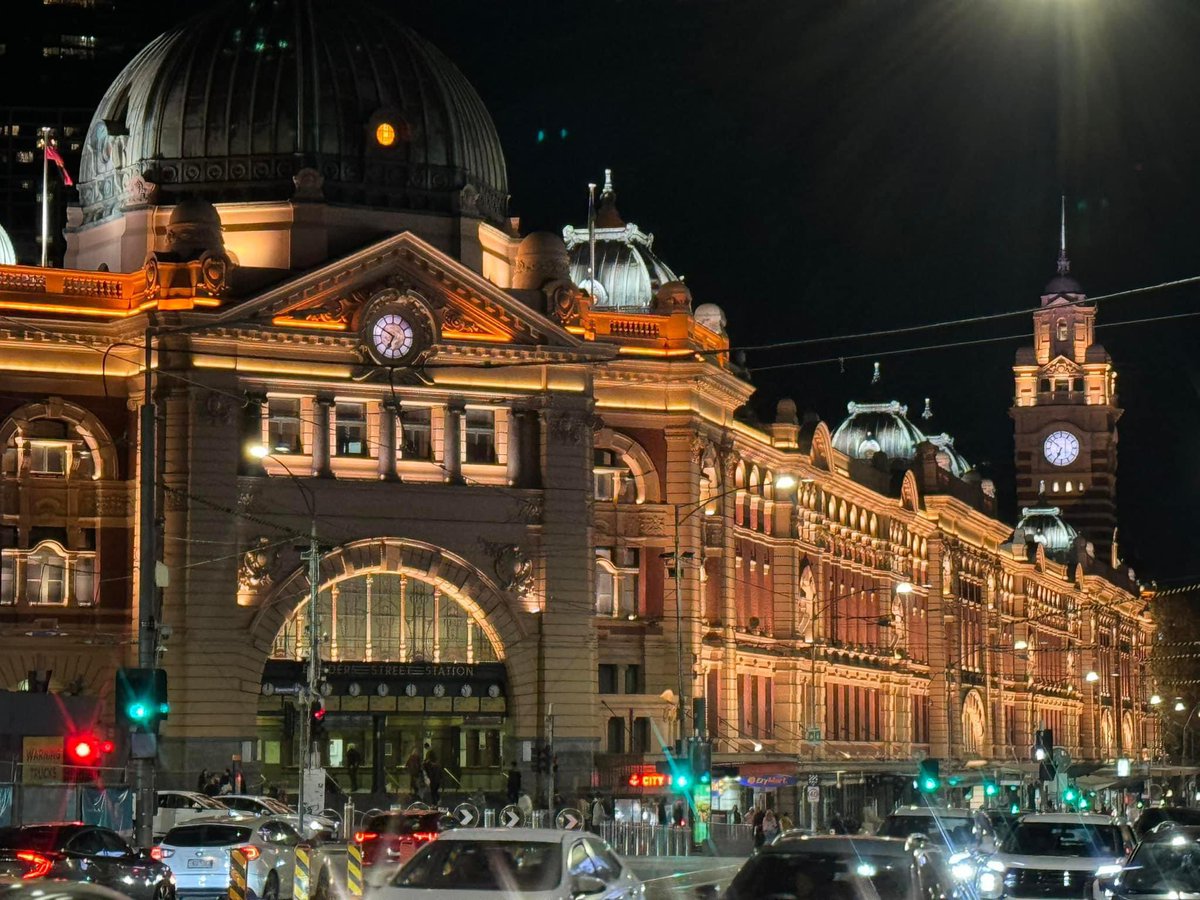 Iconic Flinders street station 🚉 Melbourne Australia 🇦🇺