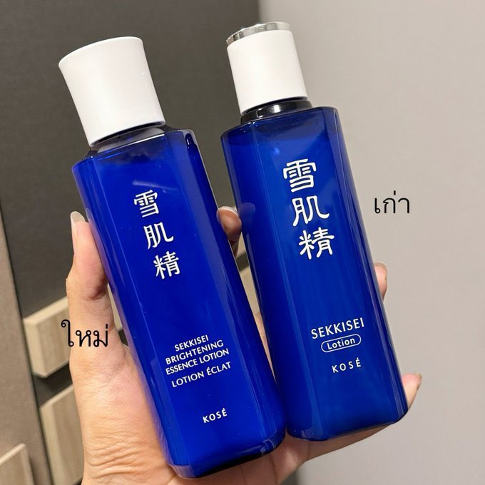 reviewchoey's tweet image. น้ำตบ kose ใช้อยู่ทั้งสูตรเก่า สูตรใหม่ สลับๆกันไปใช้ไม่ทันน😂 เรื่องขาวยกให้ kose ชีมีสูตรใหม่แล้วนะ✨
-เพิ่มความชุ่มชื้นมากกว่าสูตรเดิม
-กลิ่นแอลเบาลงเยอะ
-ลดการระคายเคือง
-เรื่องขาวยืน1 เห็นผลไวกว่าเดิม
-ตำนานเปลี่ยนสีรองพื้นแหละ

📍พิกัดสูตรเก่า : s.lazada.co.th/s.Mbww2?cc…