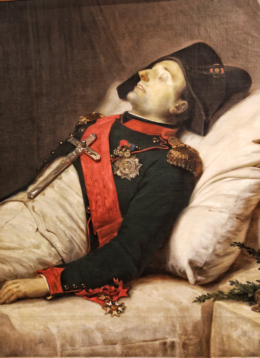 🔴 𝟱 𝗠𝗔𝗜 𝟭𝟴𝟮𝟭 | Exilé sur l'île de Sainte-Hélène depuis 1815, #Napoleon Bonaparte y décède le 5 mai 1821. #CeJourLà Voici Napoléon sur son lit de mort de l'artiste Jean-Baptiste Mauzaisse, une oeuvre pleine d'émotion offerte par Edward et Julia Tuck-Stell en 1912. 🙏