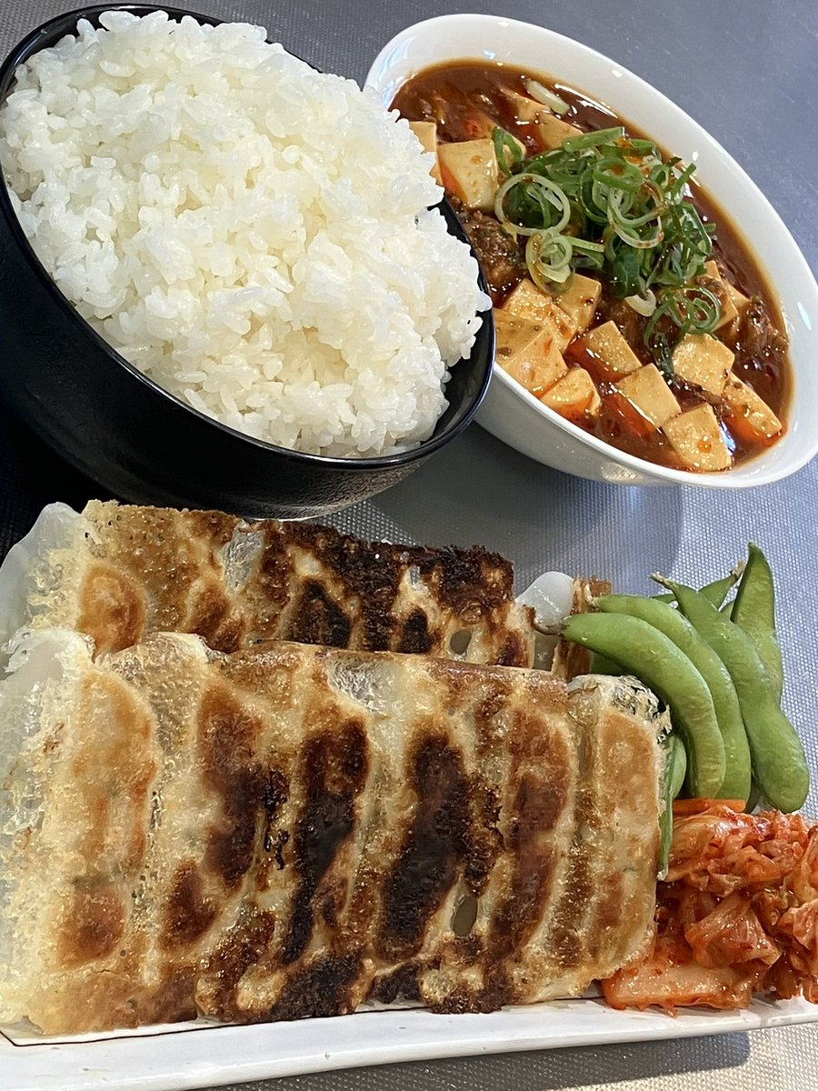 今日は四川風麻婆豆腐&餃子定食を食べました。おいしかったです。