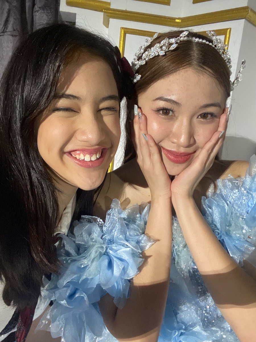 Bangga chelsea bisa ikutan last show nya slh 1 Oshi nya, yaitu Ci Shani 🥰 smpe sm cici nya jg acungin jempol dr Pekanbaru lsg ke teater, sehat sllu ya nak, semangat & have fun 😘