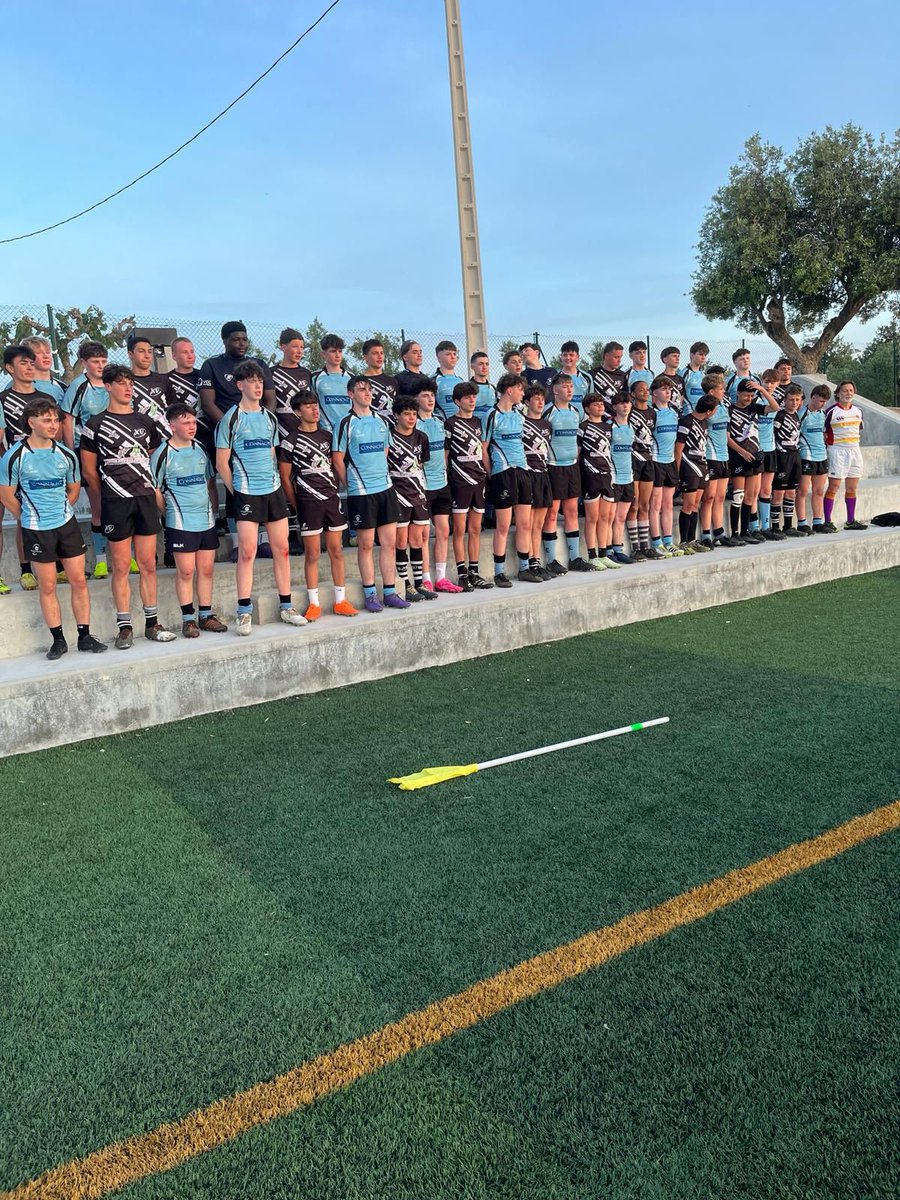 Our U16 boys on tour in Spain. Left Galway crack of dawn Friday, got to Cambrils resort, played Friday night and beat a really good French team from Nantes 31-22. Kudos boys 👏💪💙
