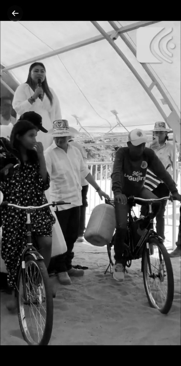 Ni tren eléctrico
ni tren interoceánico 
tampoco aeropuerto en la Guajira 
no sr: bicicletas de los años 50 con dos tibungos para pedalear a 40 grados buscando el agua.
la imagen que describe perfectamente este nefasto gobierno.