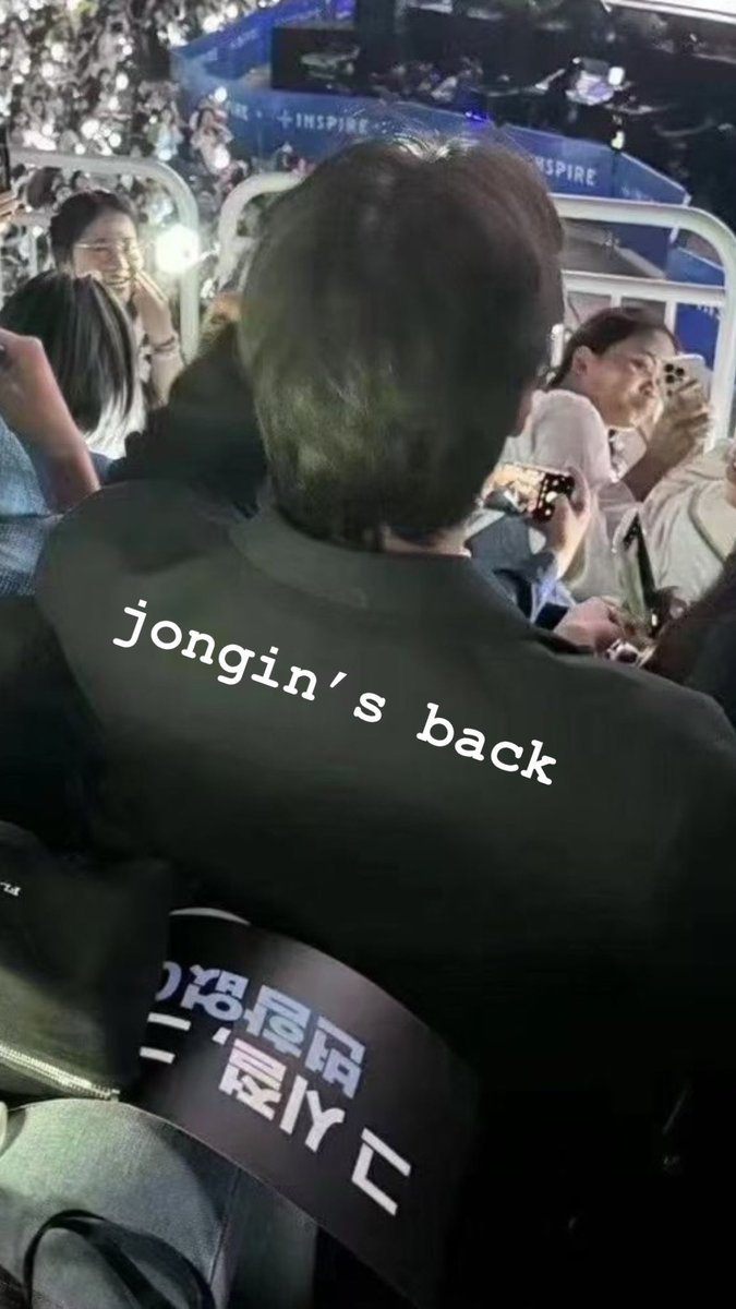 جمع بندی و اینا....
برین دعا کنین که عکس واضح تری ازش نیاد فندوم کشش نداره😔

<a href="/weareoneEXO/">EXO</a>