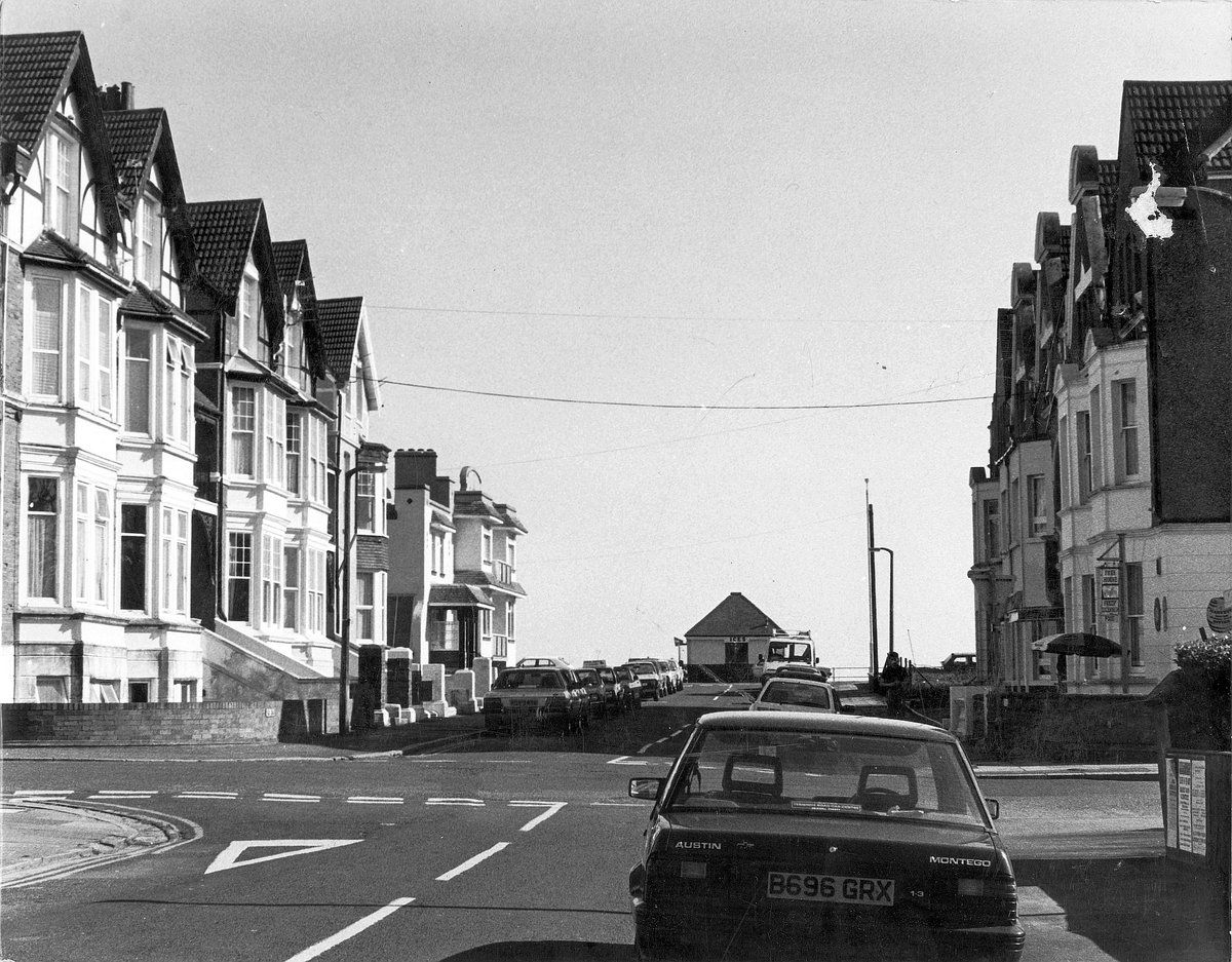 Park Road, Bexhill-on-Sea, Sussex 1987. Looking towards the sea with the possibility of ice creams. #Bexhill #Sussex #Seaside #Street #History #1980s