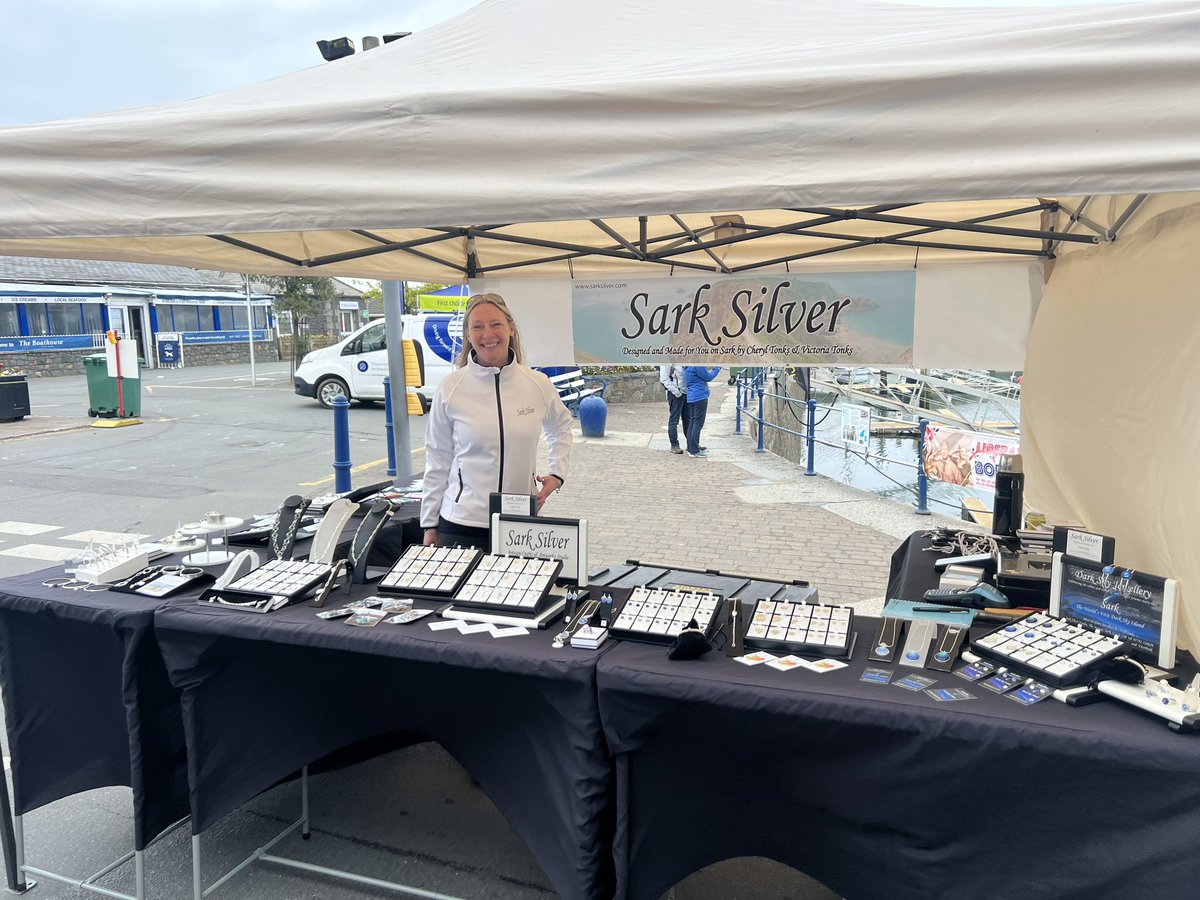 We are set up for the first Eat, Drink and Be Local Guernsey seafront Sunday of the season.

Bit of a chilly start this morning but the Sun’s promised to come out this afternoon as it’s bank holiday Sunday.

#sarksilverstudio #handmadejewellery #familybusiness #britishsummer