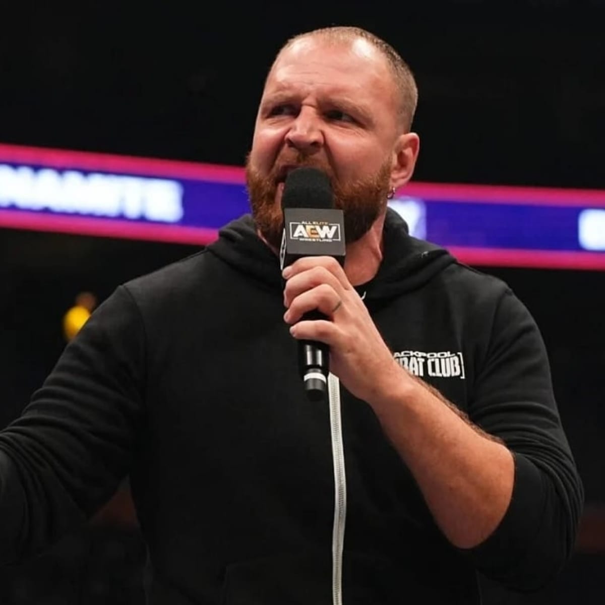 Chris Charlton s'est exprimé aujourd'hui sur Jon Moxley lors de l'émission Dontaku : 'Jon Moxley a beaucoup de détracteurs, et ils ont tous mal au dos à cause du nombre de poteaux qu'ils doivent déplacer régulièrement. Et maintenant, ils vont devoir déplacer des montagnes, parce…