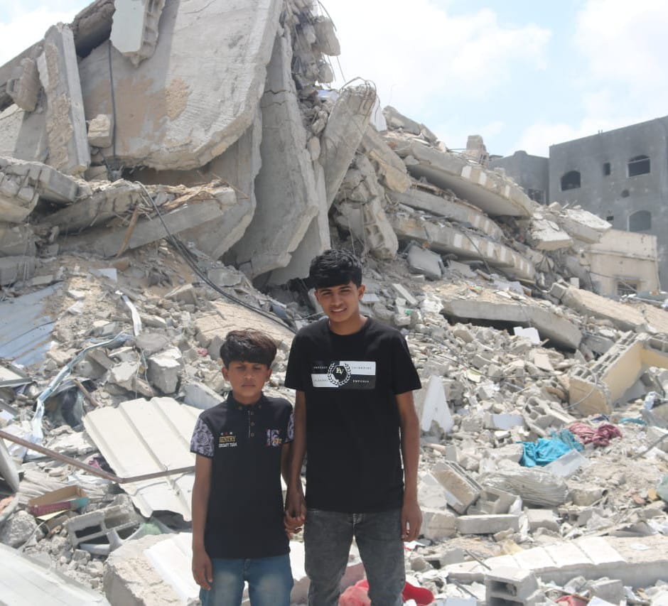 This is my younger brother, he is just 10 years old, you can help me save my lil brother, myself and the rest of my family from this war. Please donate and share to help us evacuate from Gaza. gofund.me/7a9fe04e