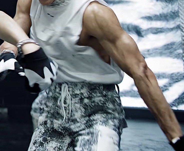 جونگین الان همچین چیزیه
یا شاید فراتر از این؟؟
#KAI
<a href="/weareoneEXO/">EXO</a>