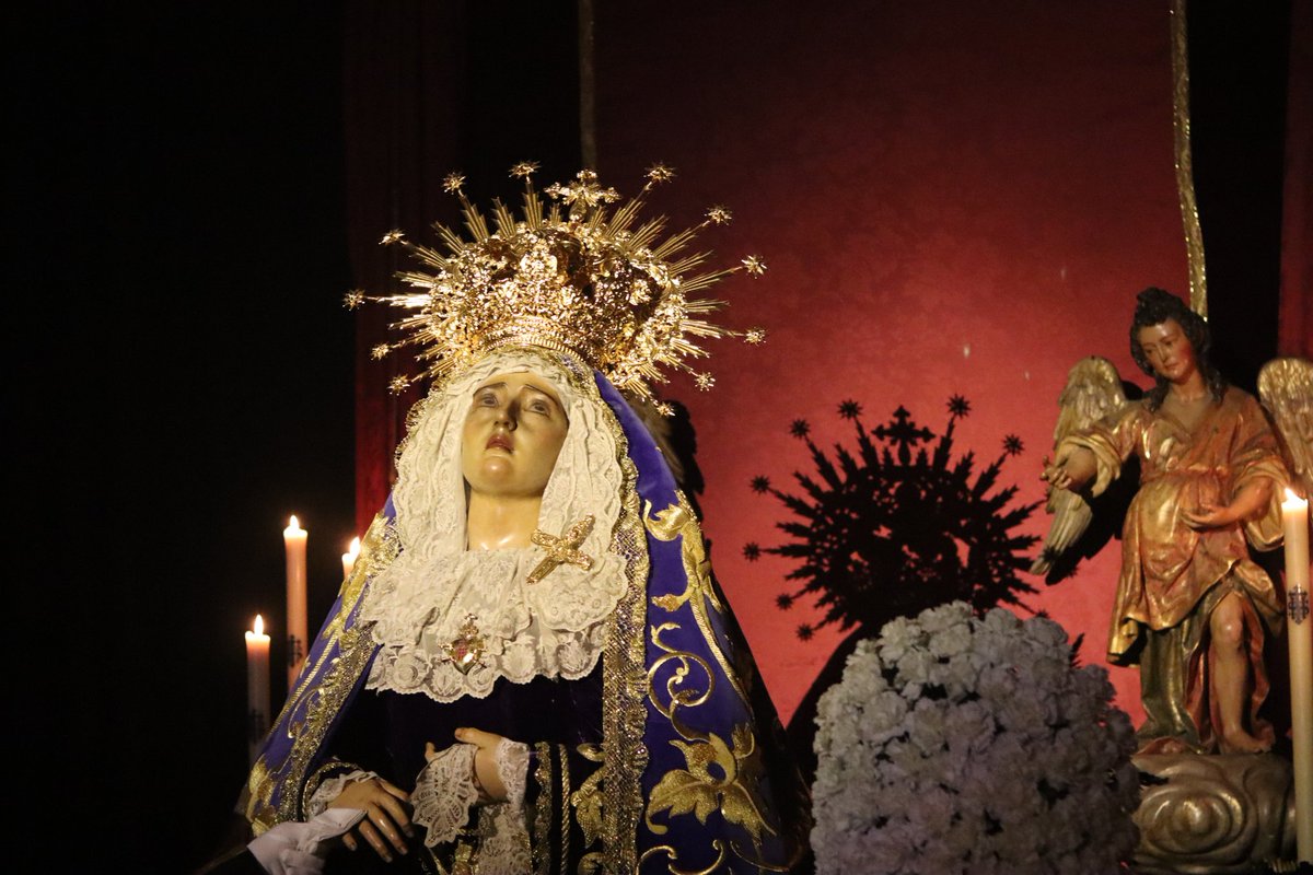 Hoy celebramos el Día de la Madre, y nada mejor que con nuestra Virgen de la Quinta Angustia.