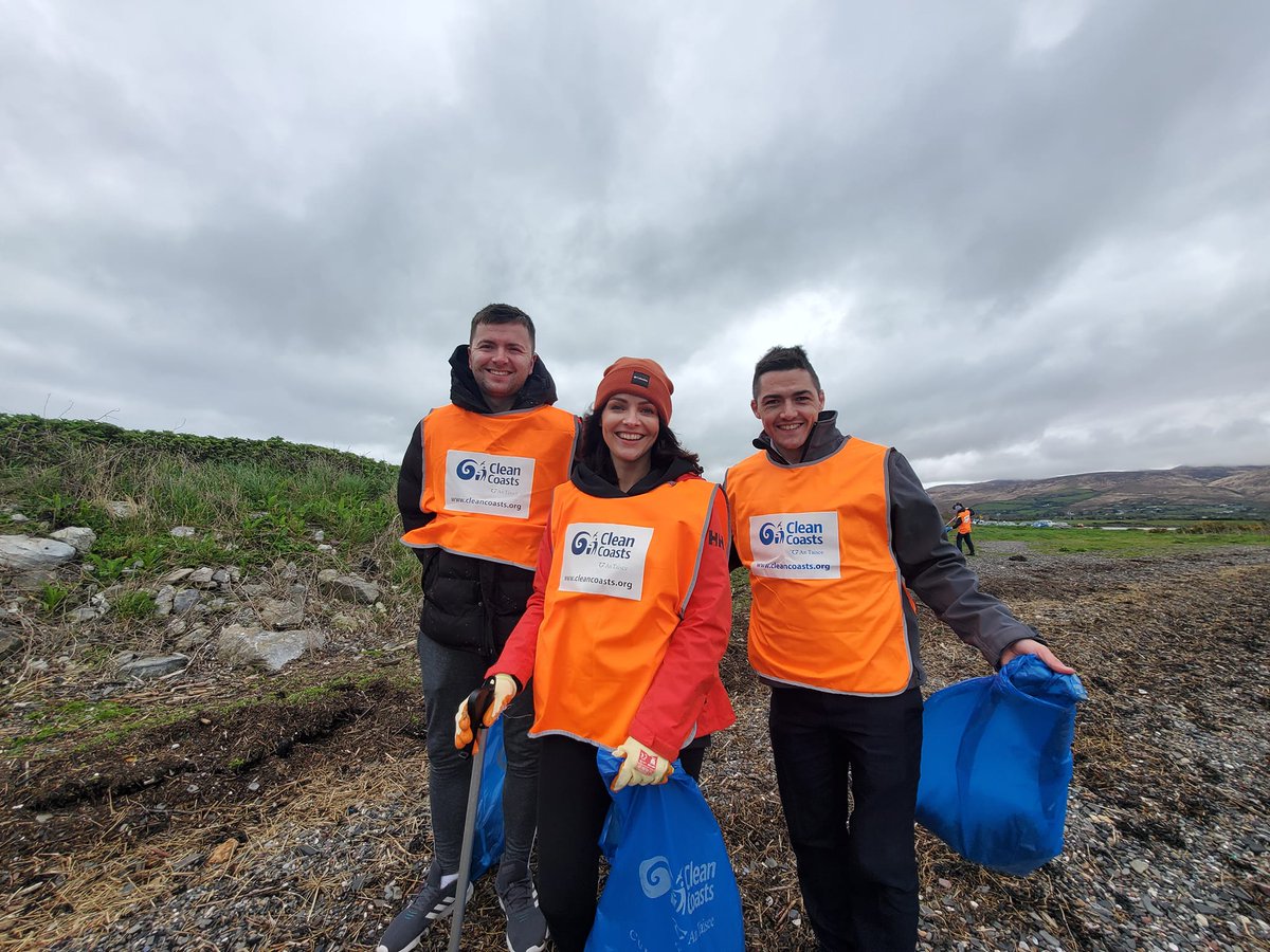 Big shoutout to Tralee Tidy Towns for their outstanding efforts on #EarthDay! With support from Tralee Chamber Alliance & AIB, they transformed the Cockleshell area, collecting 25 bags of marine litter with over 30 dedicated volunteers. Thank you! 🌍♻️ #CleanCoasts