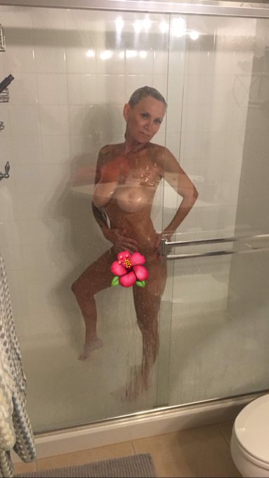 Do you want to get in the shower with me… that will start the day out right ???
https://t.co/6FW95fOqM7