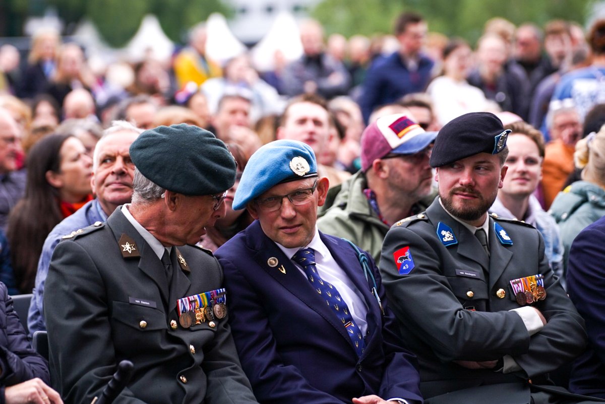 Een diepe buiging en een eervolle vermelding voor deze heren in het publiek! 

Foto: Bas Schipper.