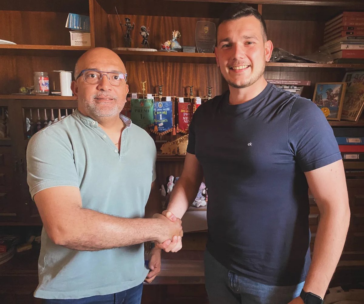 La Falla Plaça Malva ha començat a enllestir el projecte de 2025. El president de la comissió Jaime Bohigues Valls i la delegació encarregada de la falla, signaren amb l’artiste faller, Mauricio Moreira Santos (Mauri), qui  plantarà enguany a la nostra plaça. Molta sort.