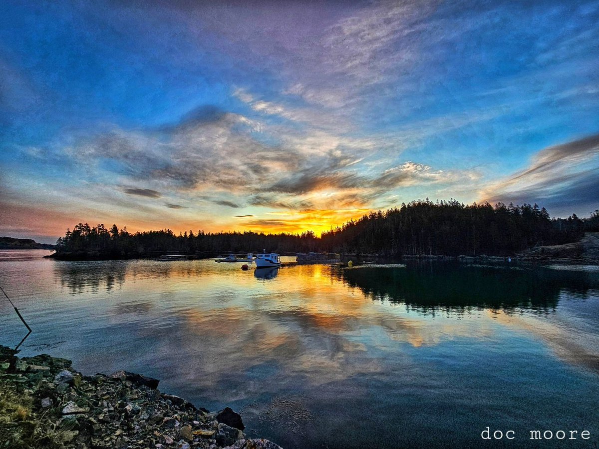 Spring sunrise scenes from the ferry terminal at Wallace Cove, Blacks Harbour, NB...

@DestinationNB @ExploreCanada #potd @ShiftNB @CTV_Liveat5
@TourismeNB #ExploreNB @YourMorning #Canada @fundystartshere 
@weathernetwork #NewBrunswick @CBCNB @Global_NB