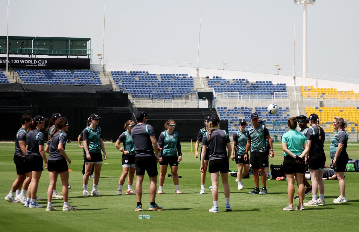 Hello from Abu Dhabi 🙌🏟️

We are minutes away from the toss. How are we feeling? 👊

#IREvSCO #BackingGreen  ☘️🏏