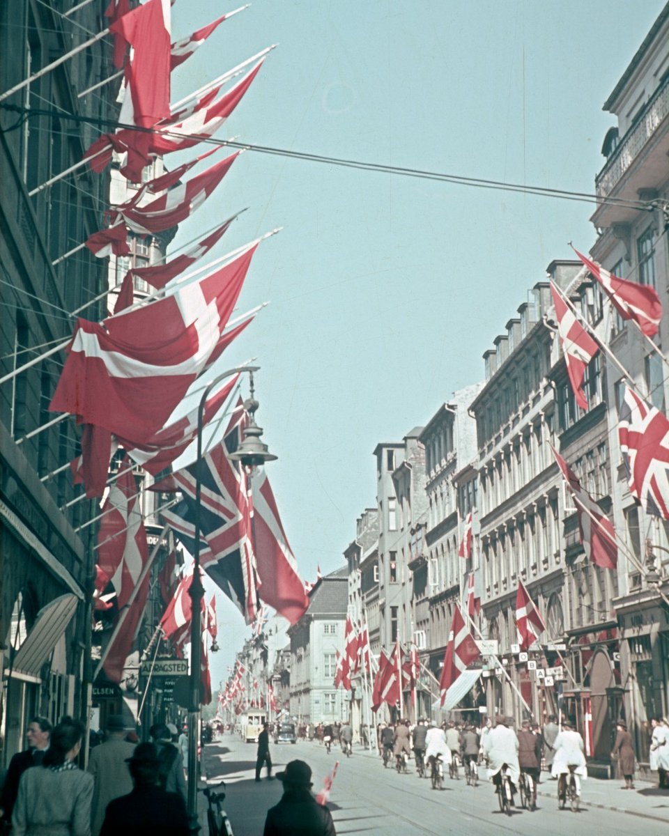 Today is Denmark's Liberation Day🕊️

On 4 May 1945, Denmark was liberated from Germany after  five years of occupation. On 5 May 1945, Danes went to the streets and waved the Danish flag in celebration 🇩🇰

It remains a Danish tradition to put candles in the windows on the 4 May🌟