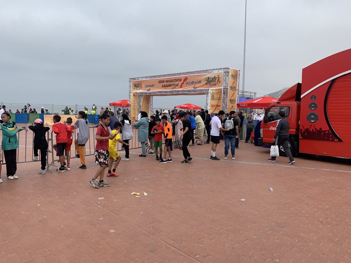 Promenade buzzing this morning for #Agadir half-marathon and fun run.