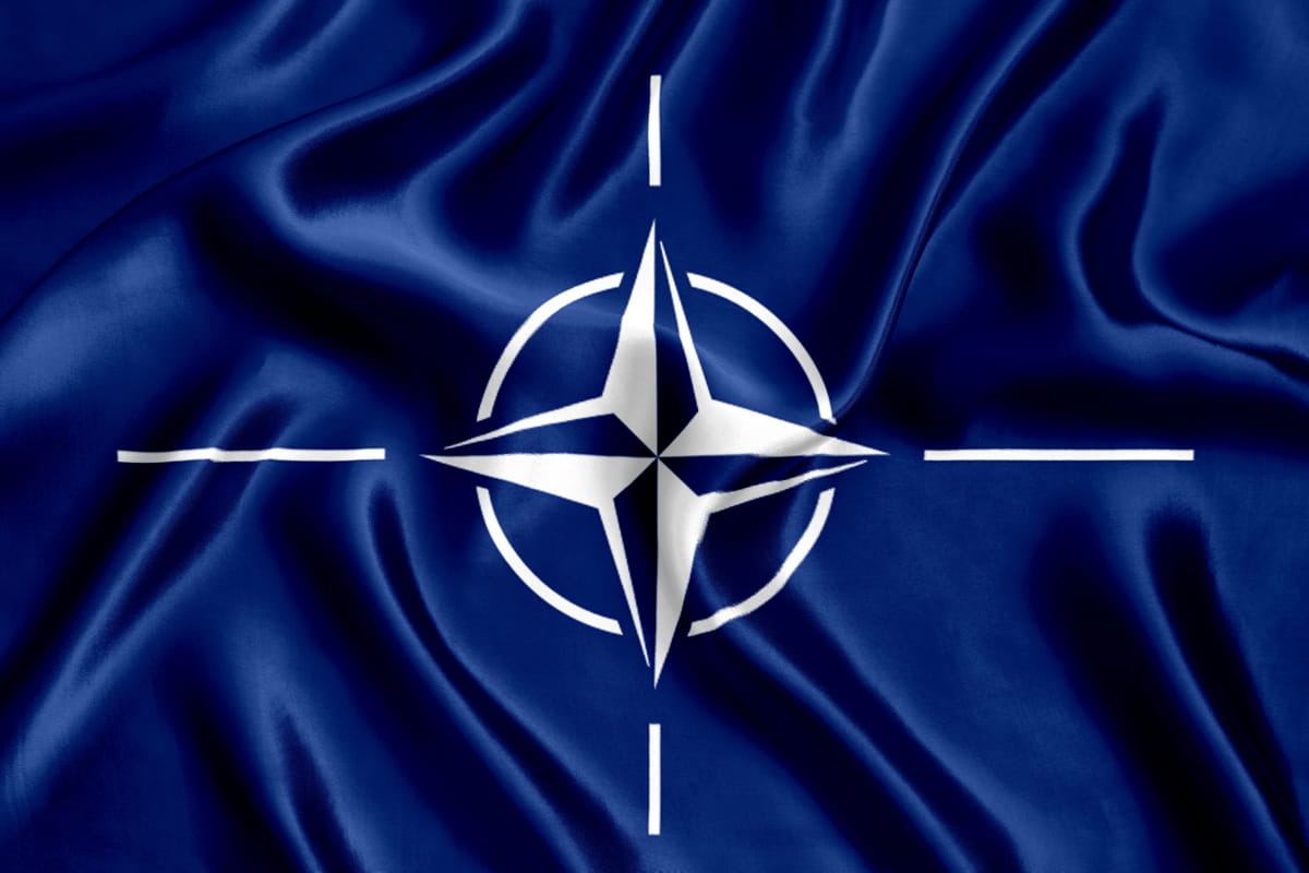NATO nevylučuje přímou účast ve válce, zatímco Rusko připravuje sabotáže v Evropě.

NATO může přímo zasáhnout do války na Ukrajině, pokud Rusko do války zapojí Bělorusko nebo zaútočí na pobaltské státy, Polsko či Moldavsko. Informovalo o tom italské vydání listu La Repubblica s
