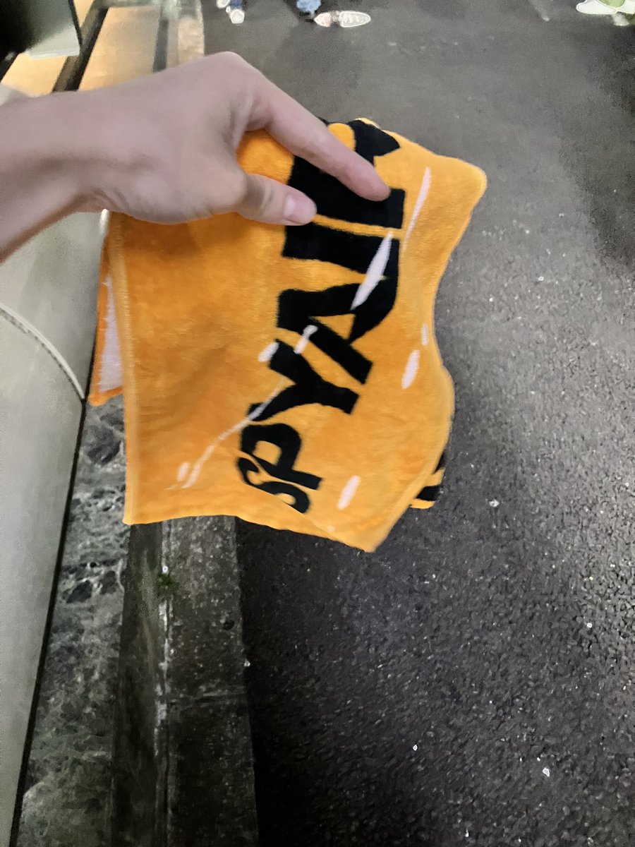 spy_mayair's tweet image. 落ちてました！
どなたのでしょうか！
#SPYAIR
#orangetour
#オレンジツアー
#EXTHEATERROPPONGI