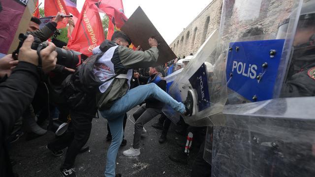 Geçti Bor'un Pazarı.! İstanbul'da 1 Mayıs'ta Saraçhane Meydanı'nda polislere taş sopayla saldırdıkları gerekçesiyle 12 kişi daha yakalandı. Ayrıca gözaltına alınan 65 şüpheliden 38'i tutuklandı. Devlet Bahçeli Recep Tayyip Erdoğan Ülkü Ocakları Norveç Cübbeli Yiyin #HIDIRELLEZ