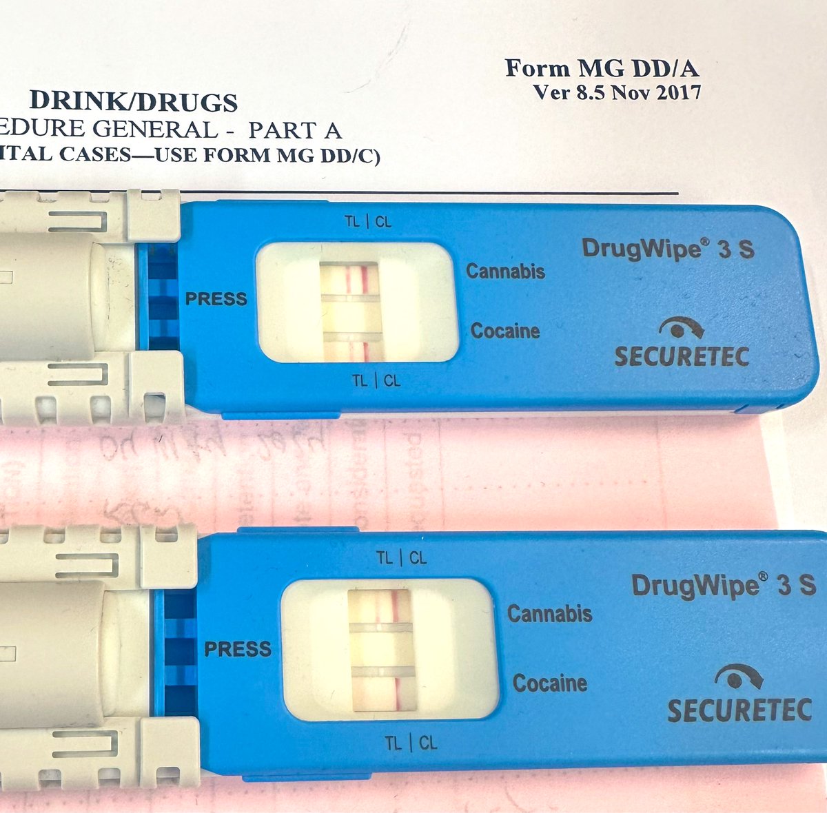 #RPU stopped two drivers in quick succession in #LINCOLN Both drivers tested positive at the roadside for drugs. The latter, had only held a full substantive driving licence for two days and had collided with two parked vehicles. Blood results pending… #Fatal5 #DrugWipe