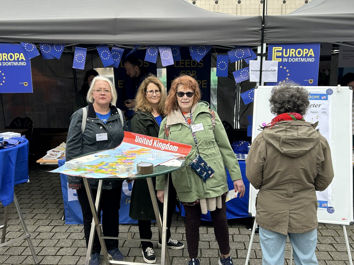 The Leeds for Europe street stall is up and running in Dortmund right now! In collaboration with the Dortmund Anglo German Society, Europa Union, Europe Direct and Pulse of Europe. 🇩🇪🇪🇺🇬🇧