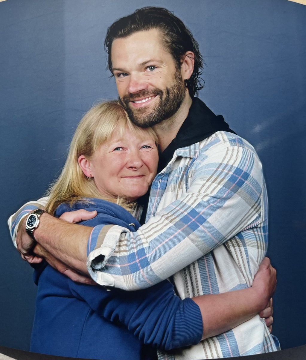 This man is an angel. So kind, so lovely. Thank you @jarpad for calming me and making me feel so special! (I know you do with everyone 😊) but I will never forget this moment ❤️ Thank you @comconliverpool for bringing him to Liverpool.