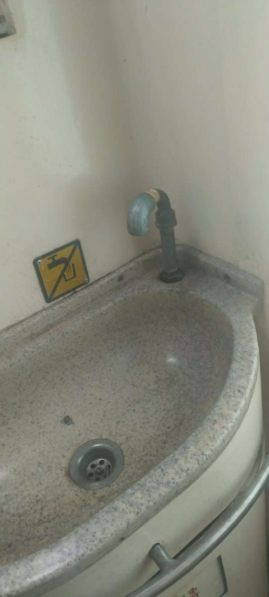 binaykumar2882's tweet photo. #IndianRailways 
Train no 13202 ltt to pnbe
Coach M1
Pnr 8112782889
Please see the condition of this coach no door lock no tap no water spray https://t.co/TamZG8ZJHG