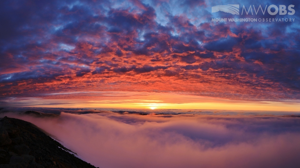 The summits were socked in the fog this morning, so here is a look at yesterday's (5/4) sunrise when the skies were a bit clearer. Wet weather returns today as a cold front approaches from the west. Full details at mountwashington.org/weather/higher…

#NHwx #NH #sunrise #mountains #undercast
