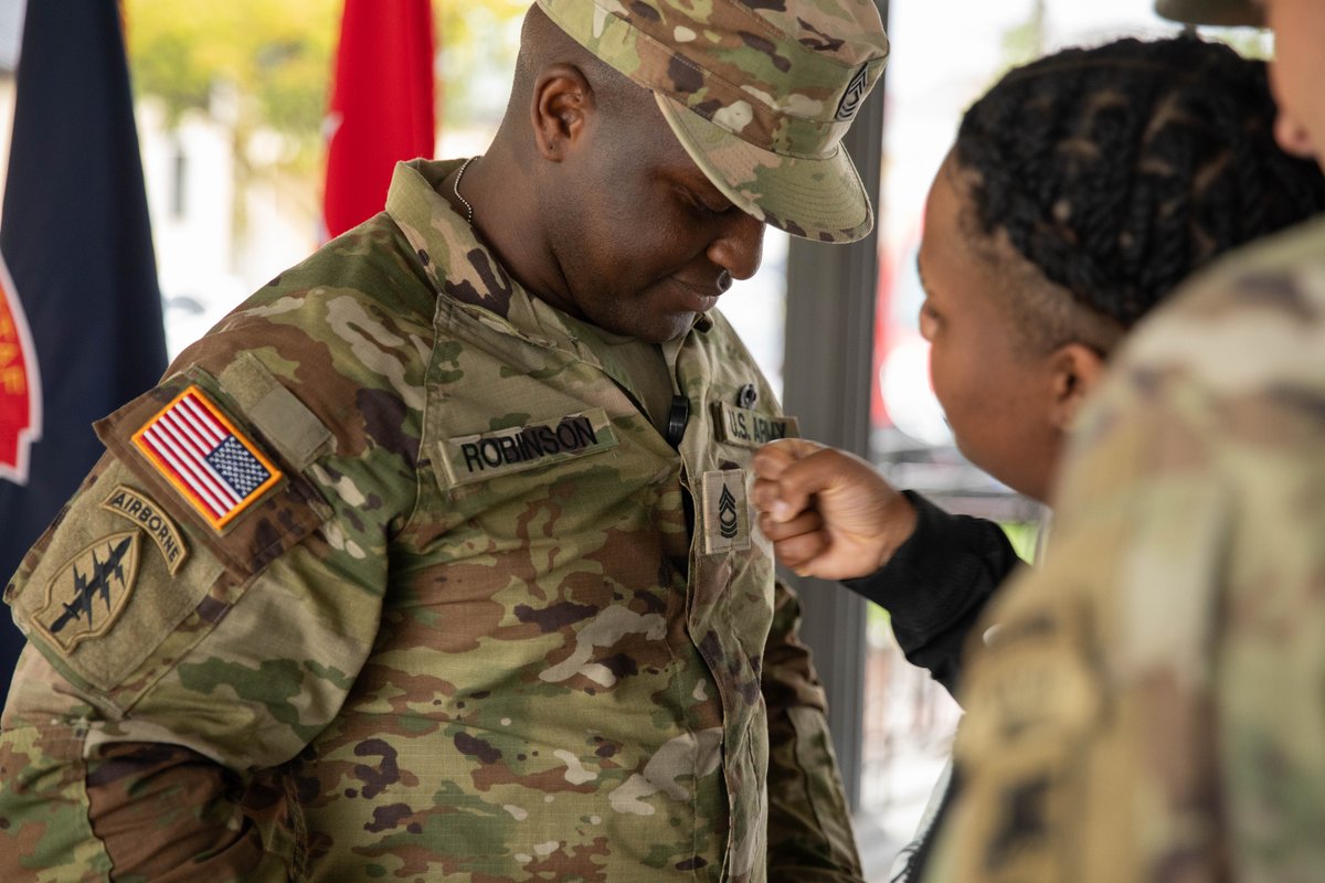 #SETAFSunday | 🎉 Congratulations to the @USArmy's newest Master Sergeant — Terry Robinson! 

🎊 Robinson celebrated his promotion with family & friends during a ceremony this week at Caserma Ederle.  

#InspireExcellence #NCOsLeadtheWay