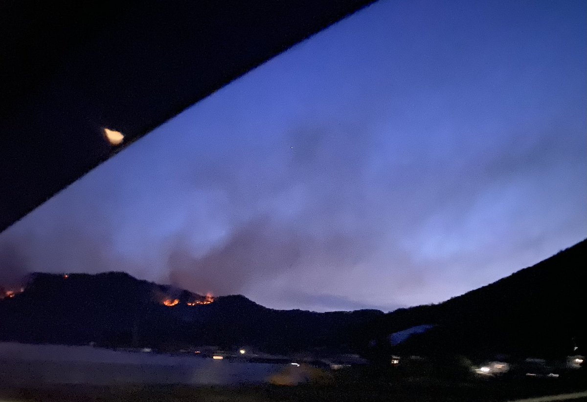 南陽市の山火事が中川辺りの山まで来てる( Ꙭ)焦げ臭い！
#山火事