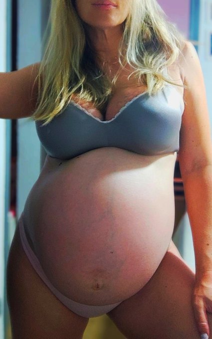 Felicidades a todas las mamis 😘😘😋😋  https://t.co/3YpRHZE7jo https://t.co/8K2jwDYZzX