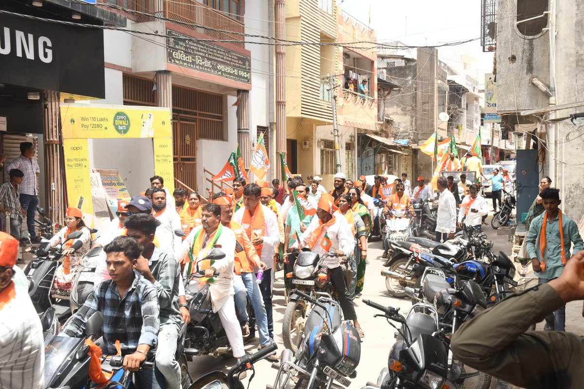 BJP Gujarat (@bjp4gujarat) on Twitter photo છોટાઉદેપુર લોકસભામાં યોજાયેલા ભવ્ય રોડ-શોમાં ઉમેદવાર શ્રી <a href="/Rathavabjp/">Jashubhai Rathva</a> ના સમર્થનમાં ઉપસ્થિત જનતાનો ઉત્સાહ અને ઉમંગ જણાવે છે કે છોટાઉદેપુરમાં ફરી એકવાર કમળ ખીલશે અને ભાજપ જિતશે.
#PhirEKBarModiSarkar
#AbkiBar400Paar છોટાઉદેપુર લોકસભામાં યોજાયેલા ભવ્ય રોડ-શોમાં ઉમેદવાર શ્રી <a href="/Rathavabjp/">Jashubhai Rathva</a> ના સમર્થનમાં ઉપસ્થિત જનતાનો ઉત્સાહ અને ઉમંગ જણાવે છે કે છોટાઉદેપુરમાં ફરી એકવાર કમળ ખીલશે અને ભાજપ જિતશે.
#PhirEKBarModiSarkar
#AbkiBar400Paar