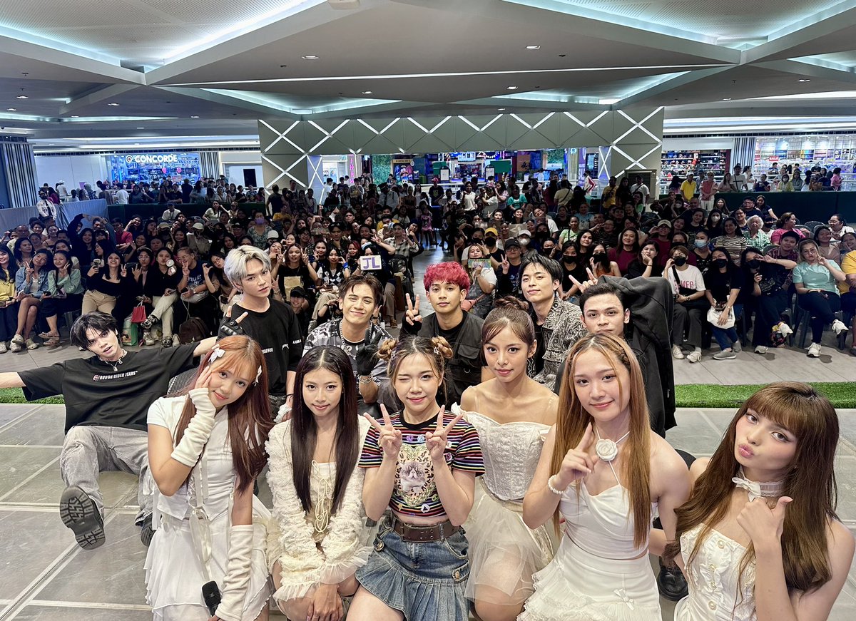 [SBT OWN UNIVERSE TOUR 🌌]

SBTown Universe in Bulacan this weekend has been extraordinary! 🪐

Thank you to every WEGO, SUM, & Darling for coming to see us in Bulacan - SM Center Pulilan & SM City Marilao!

Welcome to our universe, we will see you again soon!