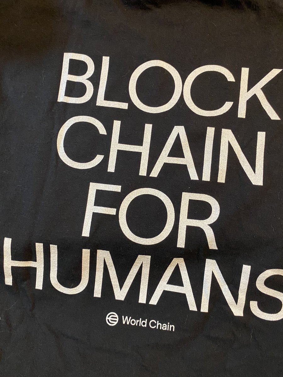 Workdcoin @worldcoin のTシャツ届いた！BLOCKCHAIN FOR HUMANS！