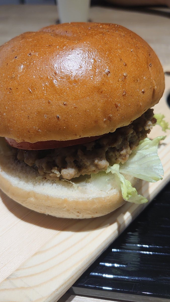 Shin_H81115's tweet image. 松山空港『CHEF'S KITCHEN』🍴

オリーブ牛バーガー

家族と初来店❗
美味かったぁ｡

#CHEFSKITCHEN