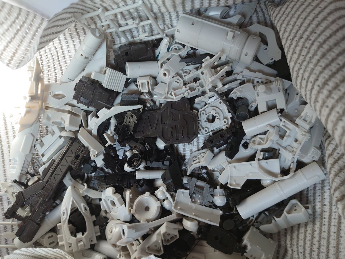 昔、それなりに頑張って作ったプラモデルをもう一度…

過去の自分と比較出来るって、凄く贅沢というか…形容出来ない楽しさを感じる今日このごろ