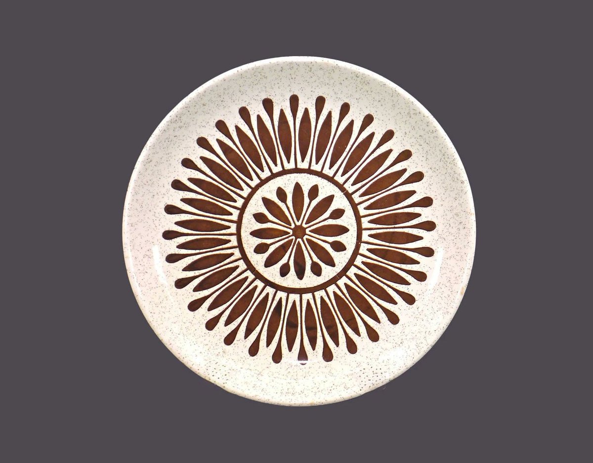 Retro Biltons brown geometric stoneware dinner plate made in England. etsy.me/3UkYhX6 via @Etsy #BuyfromGroovy #antiqueshop #tableware #dinnerware #tabledecor #1970skitchen #retrotableware #Biltons #Biltonsbrowngeometric #EtsySellers