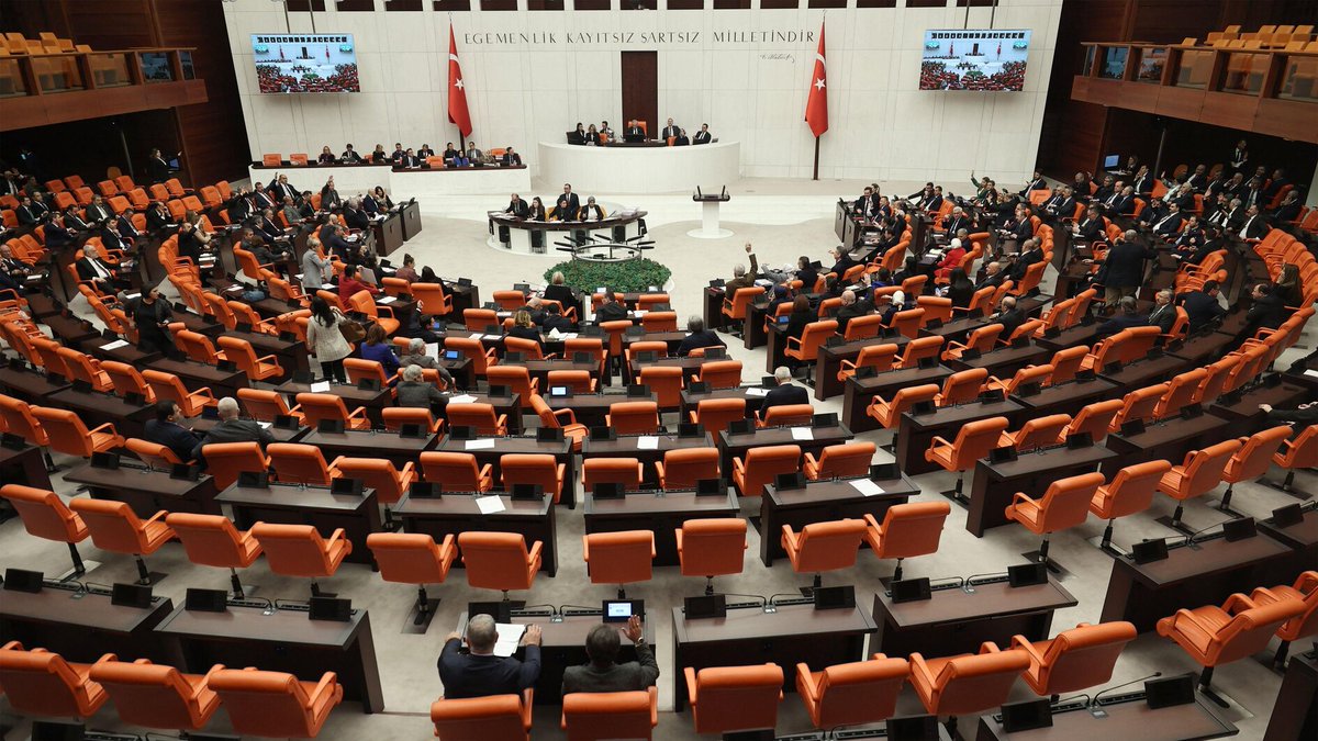 AKP plans new parliamentary unit to receive citizens' demands hry.yt/sDimW