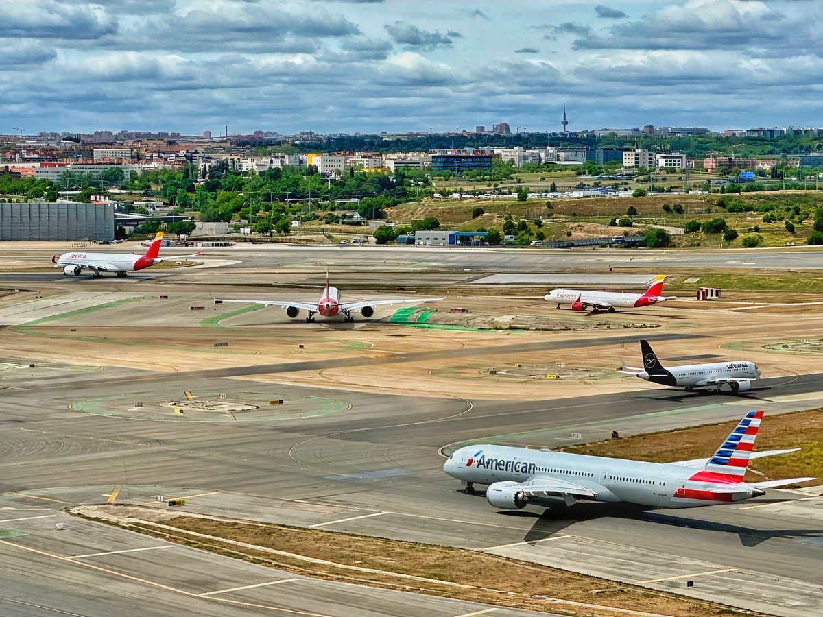 Configuración Sur y hora punta en #Madrid Barajas. Buen domingo y buenos vuelos!