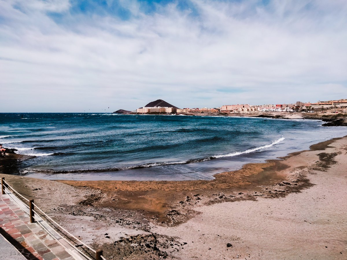 Por aquí, el tiempo está así. 24° y mucho viento.