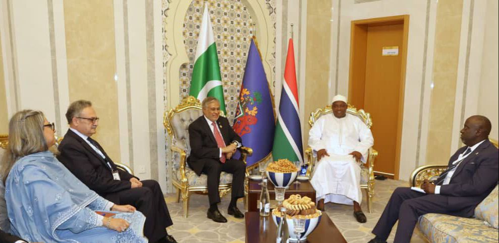 Deputy Prime Minister and Foreign Minister Senator Mohammad Ishaq Dar @MIshaqDar50 met with President of The Gambia, Adama Barrow, on the sidelines of the 15th OIC Islamic Summit Conference in Banjul. They discussed strengthening bilateral cooperation in trade, agriculture,…