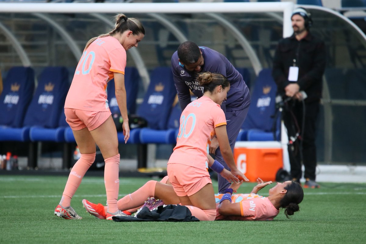#VamosPride Ally Lemos ready with the CPR when Emily Sams decided to lay down to catch her breath after postgame handshakes