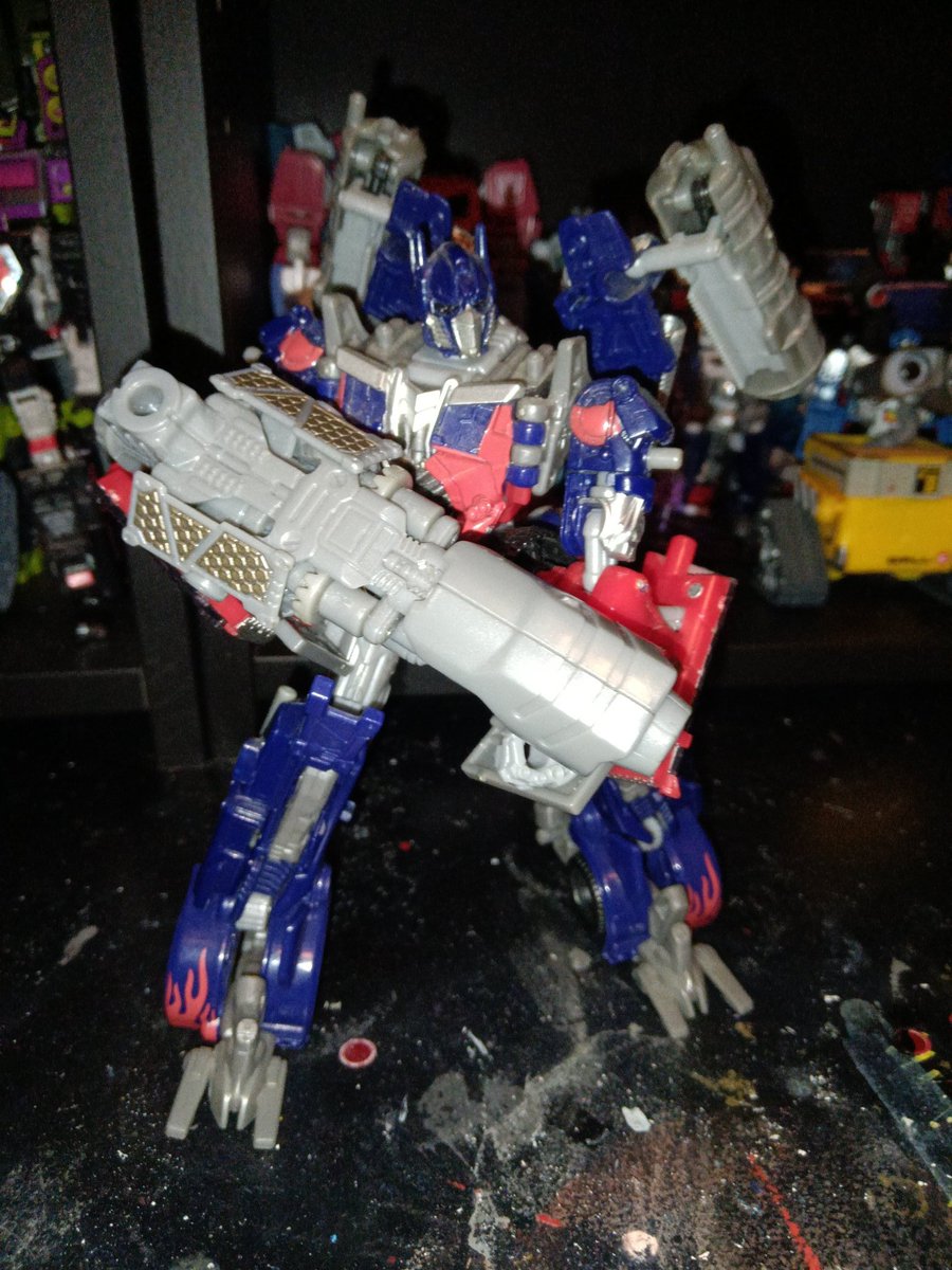 Me: If bAyVeRsE OpTimUs IsN't A 1-1 RePlIcA oF tHe On sCrEeN mOdEl I DoN't lIkE iT
My current fiddle toy: